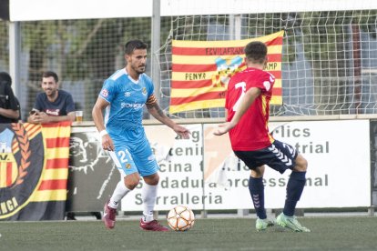 Joan Oriol no va poder acabar el partit contra el Vilafranca i els metges estudien l'abast de la lesió.