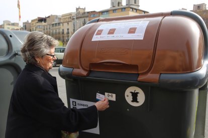 Contenidors de Girona. En la prova pilot s'usarà, en principi, el mòbil per identificar l'usuari.