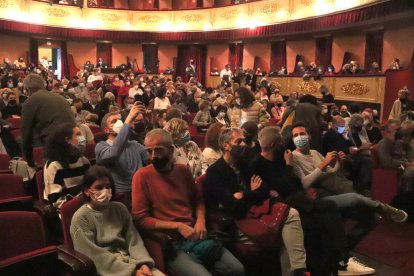 La platea del Teatre Municipal de Girona plena de públic, en una imatge d'arxiu.