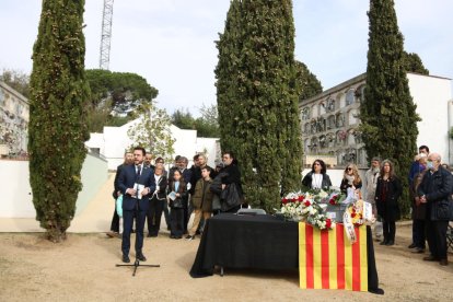 El presidente de la Generalitat, Pere Aragonès, y la consejera de Justicia, Lourdes Ciuró, durante el acto de regreso de los restos del soldado republicano Andreu Flores a su familia.