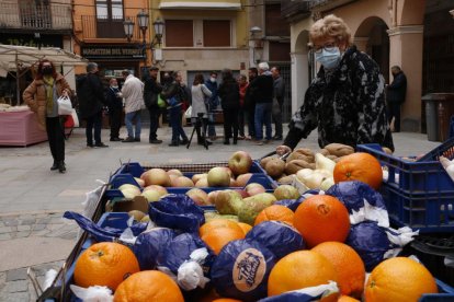 Una parada de fruta en la plaza del Oli de Valls.