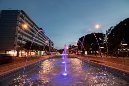 La font de l'avinguda Sant Jordi és una de les que deixarà d'estar il·luminada cada dia a les 10 de la nit.