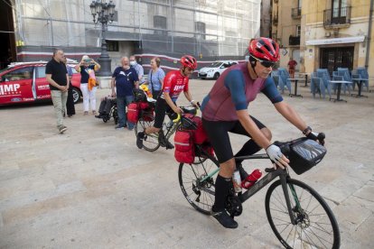 Els dos esportistes recorreran 1.200 quilòmetres fins a Santiago de Compostela.