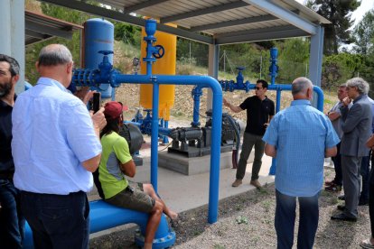 Representantes de Acción Climática y Los Regantes de los Bajo Priorat conociendo las nuevas infraestructuras de la estación de abombamiento|bombeo del sistema de regadío del pantano de los Guiamets.