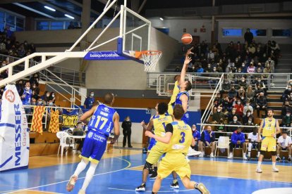 Imatge del derbi entre el CBT i el CB Salou que es va disputar el darrer dissabte al Serrallo