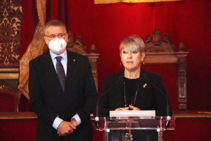 La consellera de Justícia, Lourdes Ciuró, i l'alcalde de Tarragona, Pau Ricomà, a l'Ajuntament tarragoní.