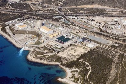 Vista aèria de la planta nuclear Vandellós II.