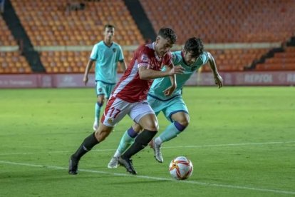 Pol Prats durante un partido con la camiseta del Nàstic.