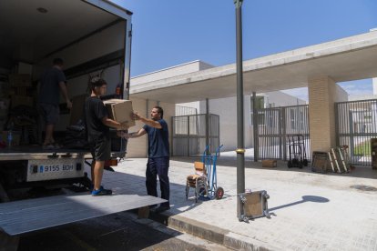 Ahir va començar la mudança a la nova Escola de l'Arrabassada del carrer Narcís Oller i està previst que s'acabi el pròxim 24 d'agost.