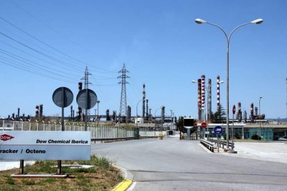 Pla general de l'entrada a la planta de Dow Chemical de Tarragona.