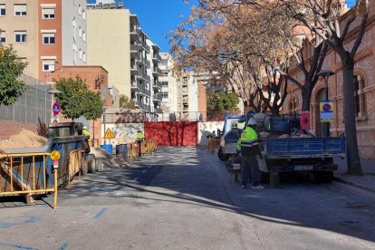 Obres de manteniment de voreres al carrer de l'Escorxador.