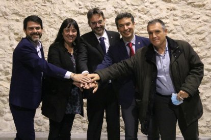 Los alcaldes de Igualada, Vilanova, el Vendrell y Vilafranca con el delegado del Govern.