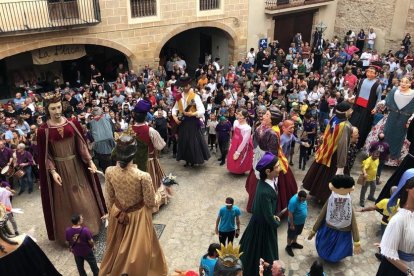 La cercavila de gegants es va cloure a la plaça Nova.