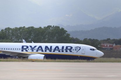 Imagen de archivo de un avión de Ryanair una de las compañías con más vuelos a Reus y Gerona.