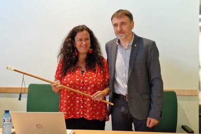 Virginia Moreno con el hasta ahora alcalde Josep Carreras.