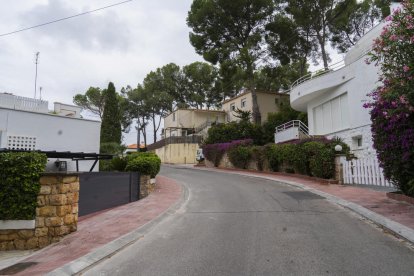 Vista d'un carrer de Cala Romana, en una imatge d'arxiu.