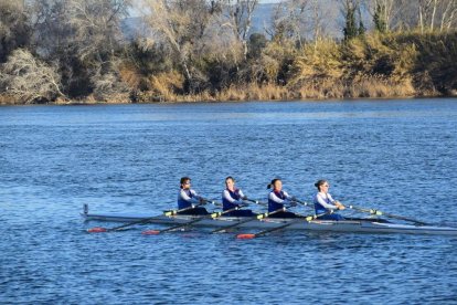 Les remeres de la modalitat 4x femení del RCN de Tarragona.