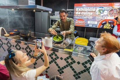 El xef Quach durant l'exhibició gastronòmica d'ahir.