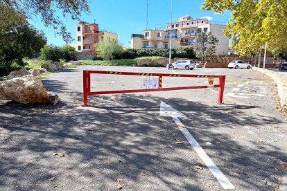 El solar se habilitará como zona de aparcamiento regulado de uso público para unas 40 plazas.