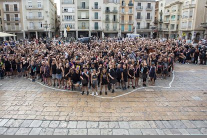 Imatge dels nens participant a l'acte 'Hola Sant Pere', ahir.