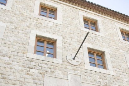 Accés a l'Institut Municipal d'Educació, al carrer Ramón y Cajal de Tarragona.