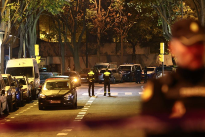 Dispositivo policial activado en el barrio de la Magdalena por la alerta en la empresa InstalazaToni Galan