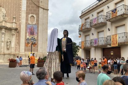 Imatge d'arxiu d'una ballada de gegants a les Borges del Camp.