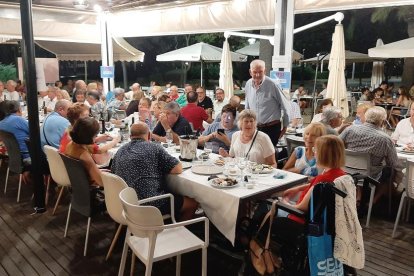 La cena- sindriada se hizo en un restaurante del municipio marinero.