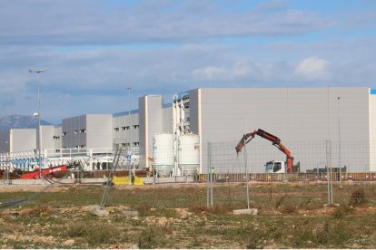 Planta que Amazon està aixecant al Logis Empordà.