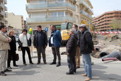 Les obres se centren en les excavacions per la col·locació del dipòsit decantador per filtrar l'aigua de pluja i separar els hidrocarburs.