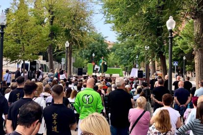 Missa catòlica a Sant Pere i Sant Pau en honor al veí Ricardo