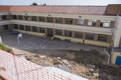 Imatge d'arxiu dels desperfectes ocasionats pels aiguats de Santa Tecla a l'Escola el Miracle.