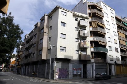 Uno de los edificios donde el Ayuntamiento de Girona compra pisos.