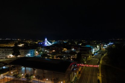 Las luces se apagarán a media noche, excepto los festivos.