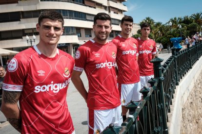 Los jugadores del Nàstic Eric Montes Arce, Javi Bonilla, Álex Quintanilla y Marc Montalvo al Balcón del Mediterráneo.