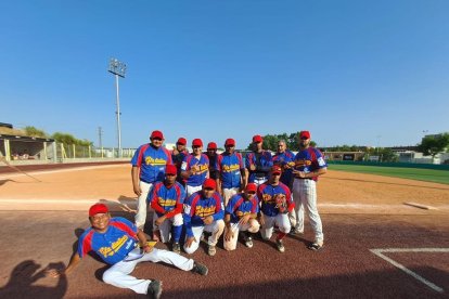 L'equip del Vila-seca Gladiators després dels partits disputats el darrer cap de setmana a Gavà.