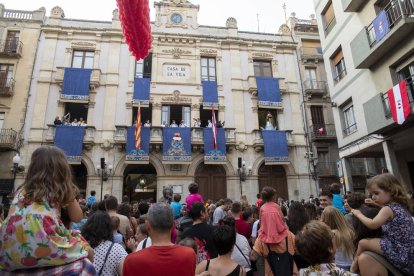 La pedorrera de globo en la plaza del trigo es uno de los actos más populares en el pistoletazo de salida de la fiesta mayor.