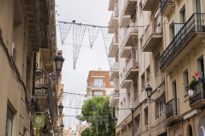 Imatge dels llums ja instal·lats al carrer de Sant Agustí.