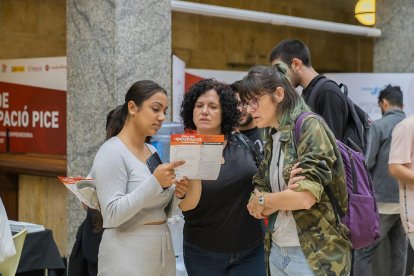 La 5.ª edición de la Feria del Empleo Juvenil se llevó a cabo en el Espacio Llotja de Reus.