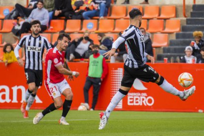 El capitán del Nàstic está cerca de renovar y volver a enfrentarse al Castellón la próxima temporada.