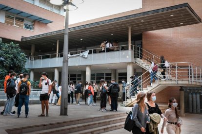 Estudiantes al inicio del curso 2021-22 en la Facultad de Medicina y Ciencias de la Salud.