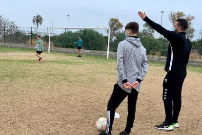 Imagen de una sesión de entrenamiento de los alumnos del Bachillerato Deportivo de Fútbol.