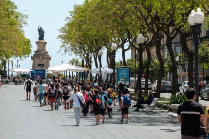 Diversos veïns coincideixen amb el projecte de l'Ajuntament i aproven restringir la circulació de vehicles a la Rambla Nova.