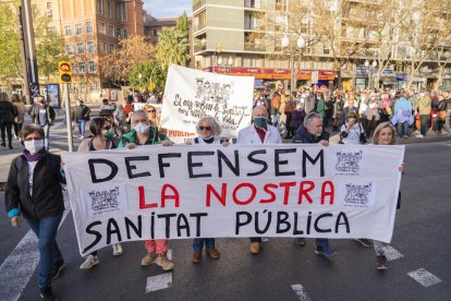 Imatge de l'inici de la manifestació en defensa de la sanitat pública a la plaça Imperial Tarraco.