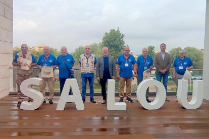 El alcalde de Salou con miembros de la Asociación Nacional de Veteranos Mili Sahara.