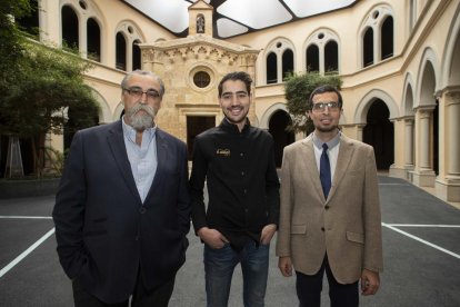 El presidente de Tàrraco a Taula, Carlos Segarra; el chef del Terrat, Moha Quach; y el director-gerente del Patronato de Turismo de Tarragona, Víctor Franquet.