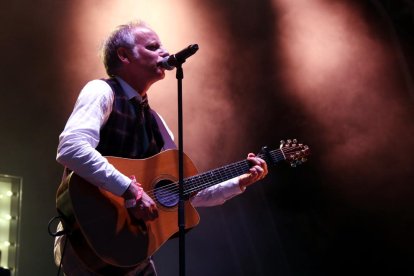 Lluís Gavaldà, cantante de Els Pets, en el escenario Time Out del Cruïlla, en un momento del concierto el 5 de julio del 2019.