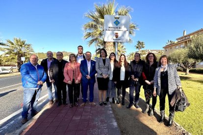 L'entrada de Roda llueix una placa on s'indica l'agermanament amb