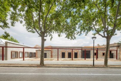 Exterior del Centro Social El Roser.