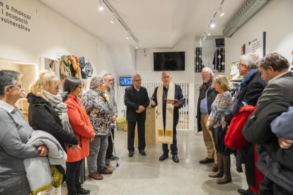 L'arquebisbe de Tarragona, Joan Planellas, va inaugurar i beneir el nou local de moda.